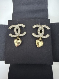 Chanel 雙C Logo 心形耳環