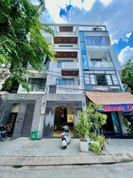 Vila 300 m² dengan 5 bilik tidur dan 7 bilik mandi peribadi di District 12 (Just 4km from airport T3