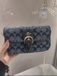 coach蔻馳 香布鏈條包， C8304，香布雷經典老花logo，，配備兩個大收納性隔層，手拿包，斜挎 。 Size： 19114.5 cm