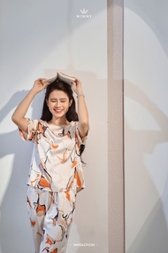 [CHÍNH HÃNG] Bộ lụa cộc tay quần ngố lửng WINNY - Bộ đồ mặc nhà đồ ngủ nữ cổ tròn đẹp trẻ trung 2312