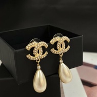 CHANEL 20S珍珠雙C水滴吊墜耳環