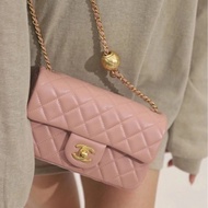 春天少女感💕Chanel香奈兒玫瑰少女粉金菱格紋cf大mini金球單肩斜挎包