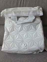 Adidas xIssey Miyake 三宅一生 限量3D立體

休閒後背包
