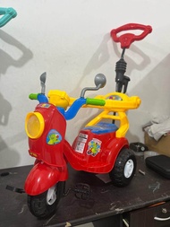 SHP TOYS MORI 702 SEPEDA ANAK SEPEDA BAYI SEPEDA RODA 3 ADA PENGAMAN DAN DORONGAN BESI