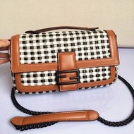 義大利著名的奢侈品牌Fendi小牛皮編織小方包 側背包