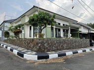 256平方米4臥室獨立屋 (蘇卡布米) - 有2間私人浴室 (Villa Siku Naim (Sudut Nyaman) Sukabumi)