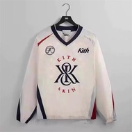 เสื้อยืดแขนยาวคอวี Kith สำหรับผู้หญิงในฤดูใบไม้ร่วงปี 2024 เสื้อสปอร์ตแบบลำลองสไตล์ย้อนยุคที่สวมใส่ส
