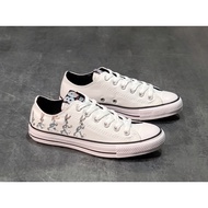 Bugs Bunny x Converse Bugs Bugs Bunny x Converse Joint Name
When Converse Meets Bugs Bunny, Cute Pla