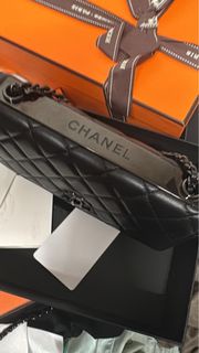 Chanel So black WOC