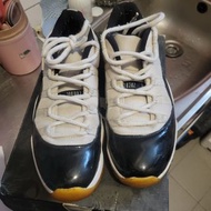 AIR JORDAN 11