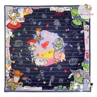 Kiss Me Doll - Disney ลาย Toy Story Made A Toys ขนาด 100x100 cm.ผ้าพันคอ/ผ้าคลุมไหล่