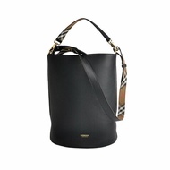 Burberry 牛皮純色字母Logo水桶包單肩包