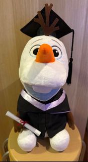 Olaf 畢業公仔