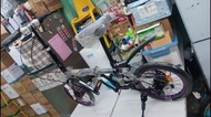 全新pigeon 16吋摺疊單車， Shimano 7速，快拆座通，頭尾碟煞，好踩，精工裝嵌，附有頭籃，氣泵，單車鎖，全新車免維修，可預約到實體店試車，售價$650 不議價[深水埗交收],有意可以wt