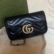 GUCCI GG Marmont Logo Super Mini Bag Black 金色復古雙G配鑰匙圈 牛皮 單肩包 斜挎包 超迷你 黑色 |  476433-DSVRT-1000 | 全新正牌正