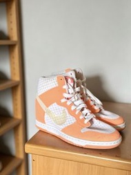Nike Dunk Sky Hi 橙白網布內增高鞋（貨號725069-100）
