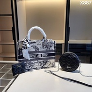 
[New Series Combination X887]
Dior Shopping Bag Dior Round Cake+Dior Wallet
[Size] Shopping Bag: 36