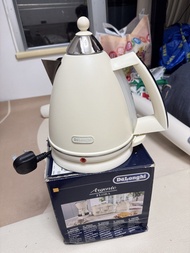 包郵 DeLonghi 電熱水壺 KBX3016.BG