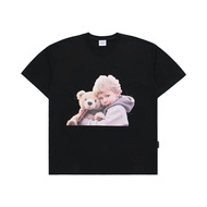 ADLV BABY FACE BEAR DOLL HUG SHORT SLEEVE T-SHIRT (BLACK - SIZE 1)