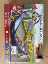 Hot Wheels Mario Kart Circuit Slam Track Set