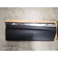 HONDA CRV TME 2017 REAR DOOR LOWER GARNISH RIGHT ( DRIVER SIDE) 75313-TLA-A01