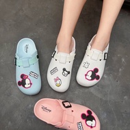 D&amp;G รองเท้าลำลอง รองเท้าใส่เล่น รองเท้าหัวโตผู้ใหญ่ ทรง Crocs ลาย Tsum Tsum ลิขสิทธิ์แท้ ป้ายห้อย Disney สินค้าพร้อมส่ง รองเท้าแตะ รองเท้าผู้หญิง