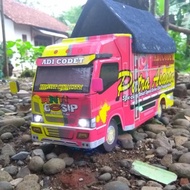 Miniatur Truk Kayu