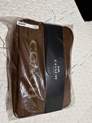 NWT Coach gift set(拖鞋、毛毯、眼罩）