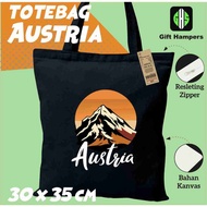 SOUVENIR TOTEBAG BY AUSTRIA SALZBURG WINA BLACK AND WHITE ZIPPER MATERIAL PREMIUM GIFT