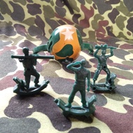 HIJAU Old school army rubber material old school toy miniature army helmet figure old school green a