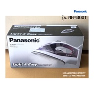 PANASONIC เตารีดไอน้ำ รุ่น NI-M300T PANASONIC Steam Iron แผ่นเคลือบผิวแบบ Titanium ไม่ติดผ้า รุ่นประหยัดไฟ