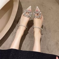 (flat feet increase in size) high heels with closed toe straps and square studs with 7-9cm heel stra