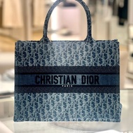 DIOR Medium Dior Book Bag Tote Blue Denim Dior Oblique Jacquard 牛仔 老花 腋下包 單肩包 手提包 手袋 送禮 禮物 | M1296ZE