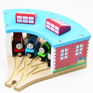 [Four-Track Garage]☆Liang Liang Jingpin☆Wooden Garage Steering Table Accessories Train Station Stati