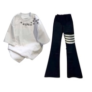 Cute printed T-shirt + 90cm long flared pants to flatter your figure