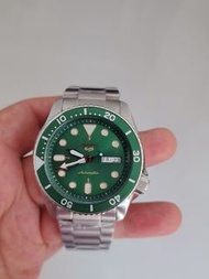 Seiko 5 Sports 翠綠色錶盤自動腕錶