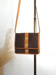 【日本直送 名牌中古包】CELINE  સελિને 馬車LOGO 肩背包 棕色 獎章 PVC 皮革 vintage 古董 tab6bn