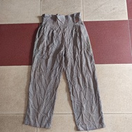 GU L baggy trousers. 005