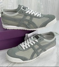 💕折扣💕 日系復古百搭透氣情侶休閒鞋 Onitsuka Tiger鬼塚虎 MEXICO 66 日本製淺灰運動鞋 | 配色：霧感淺灰拼白 | 鞋面材質：耐磨尼龍帆布+柔軟反毛皮 | 鞋底：防滑耐磨橡膠大