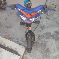 sepeda anak merk phoenix biru bekas.