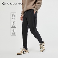 GIORDANO Men Joggers Elastic Waist Athleisure Joggers Letter Badge 3-Pocket Relaxed Simple Fashion C