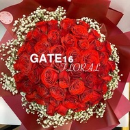 💐預訂鮮花花束 💍求婚花束 🎂生日花束❤️50枝紅玫瑰花  🌹花材：50枝紅玫瑰，早鳥價：$1088(包送貨) 📐花束高度約55cm 💡LED燈+$15 📝心意卡+$8 🪧生日/周年紀念/畢業插牌+$