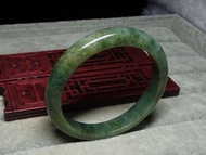 天然緬甸玉A貨/油青微黃，17.8圍/玉手鐲~出清不議價2980元~附証~(63Z953)~清貨~孫裴筠