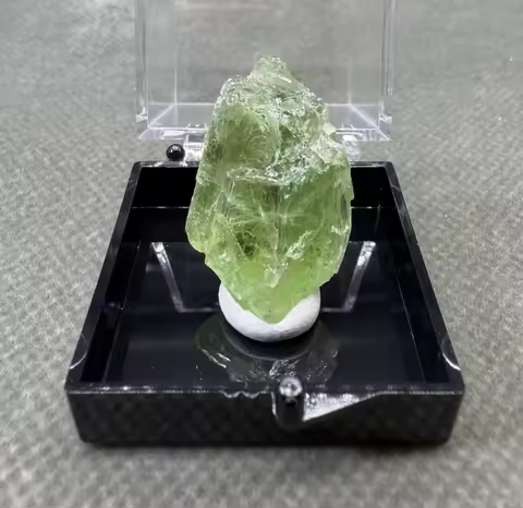 Natural rare Pakistan Peridot Large crystal Olivine mineral specimens + box size 3.4 cm