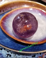 巴西出產 優質 天然 紫鈦晶球一個 連木座，又名(火焰水晶) *能增加記憶能力和改善睡眠質素/ 招財能量也非常强大 QQ - 601