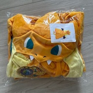 [Last One]  Pokemon Center 2014 東京店開幕 限定 噴火龍比卡超 披風 全1款 冷氣被 Pokemon 寵物小精靈 車厘龜 毛氈 一番 百變怪 卡比獸 Re-ment 奇