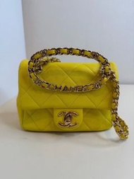 chanel 香奈兒  23C 檸檬黃羊皮 圓環手柄 方胖子 17cm 芯片款 斜背包