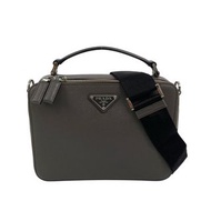 △ PRADA 普拉達 Grey Brown Saffiano Leather Brique 2 way bag 灰啡色十字壓紋皮革兩用袋 2VH069-267012441