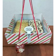 Christmas Hampers Cake Box + STRAP size 23x23x7.5 Christmas motif cake box