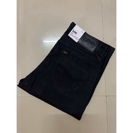 Lee รุ่น LE ZEDC01 กางเกงยีนส์ผู้ชาย ราคาป้าย 2290 บาท ยีนส์ยืด เอวกลาง ทรงเข้ารูป สีดำ ผ้าดีและสวยม